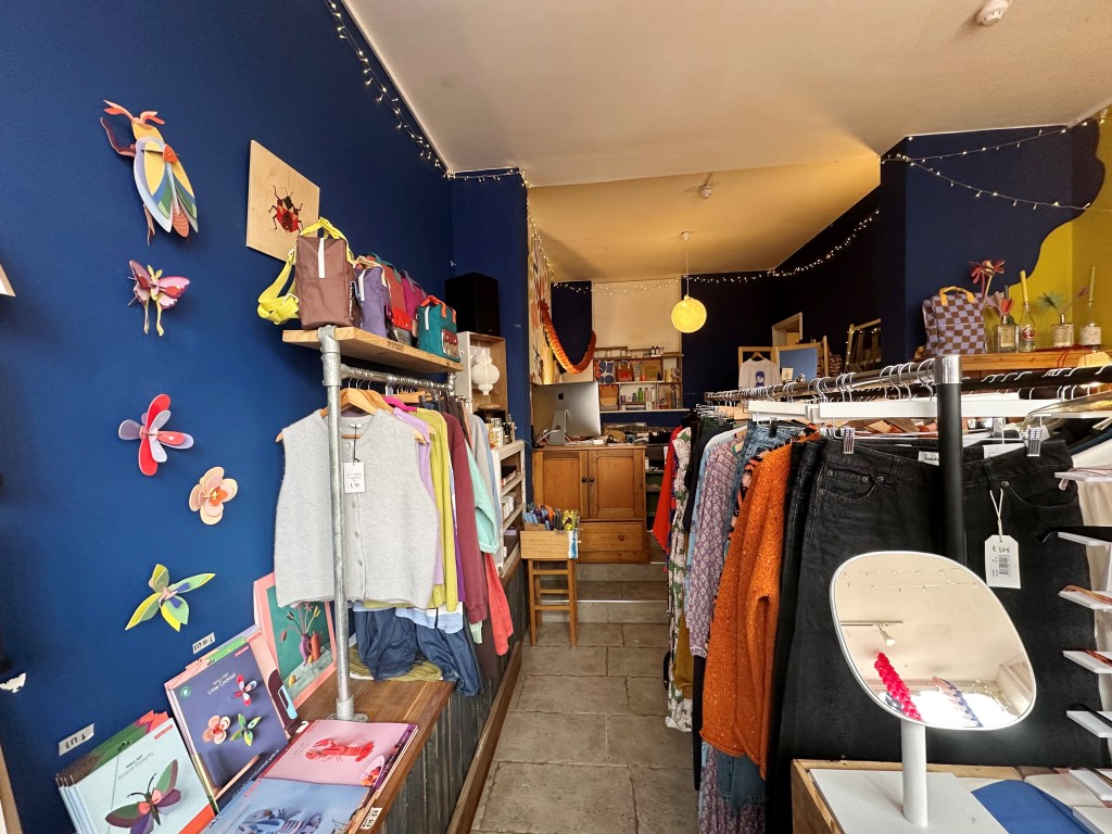 Lot: 79 - MIXED FREEHOLD RESIDENTIAL AND COMMERCIAL INVESTMENT - 56 Kings Road Commercial - Shop Floor